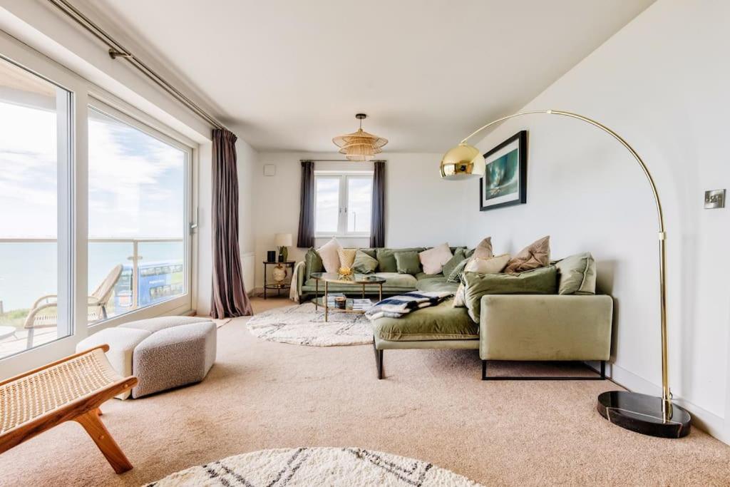 Cliff Heights-beach Front House Near Holiday home *