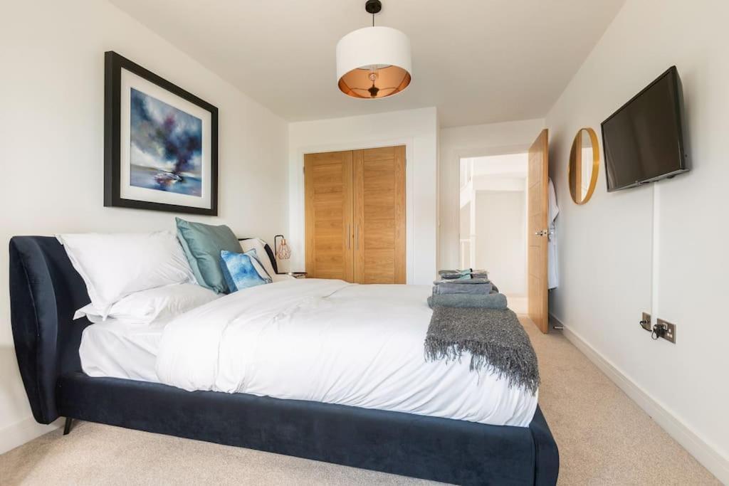 Cliff Heights-beach Front House Near Holiday home *